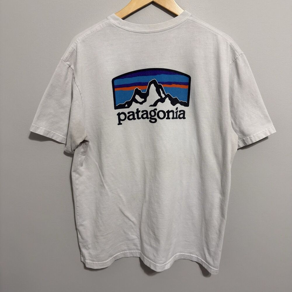 Patagonia White Graphic Logo Crewneck Short Sleeve T-Shirt Men's M